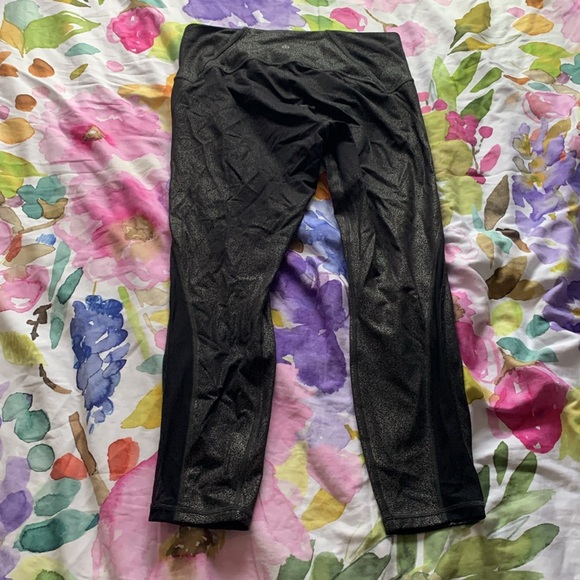 Lululemon Train Times 7/8 Pant *25" - Picture 4 of 7